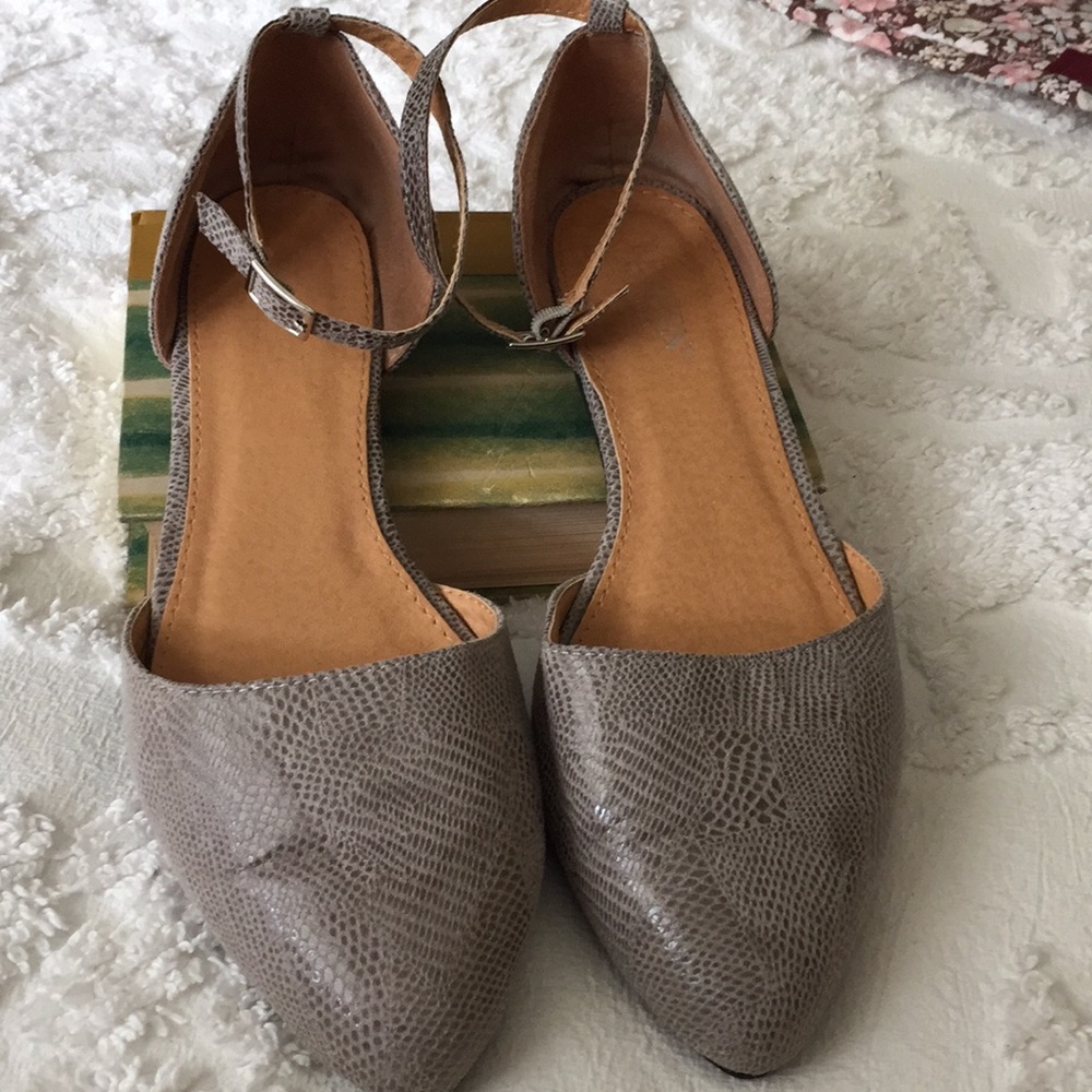 Leaven Alexander snakeskin flats, size 10.